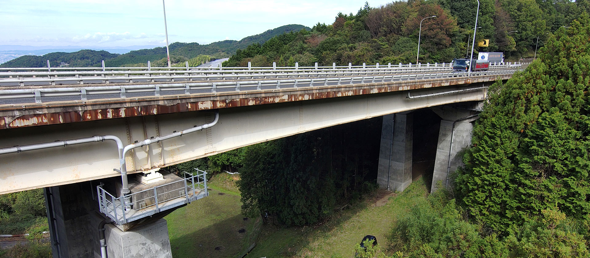 ６径間連続RCアーチ橋におけるドローン点検事例（全方向衝突回避センサーを有する小型ドローン技術）