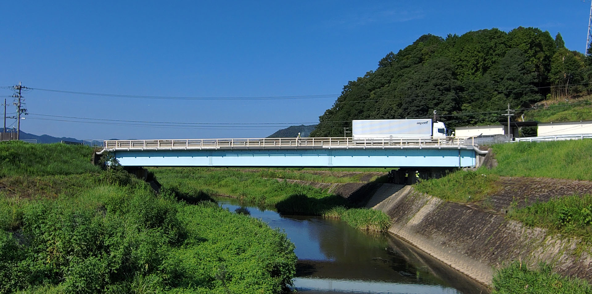 単純合成鈑桁橋におけるドローン点検事例（全方向衝突回避センサーを有する小型ドローン技術）