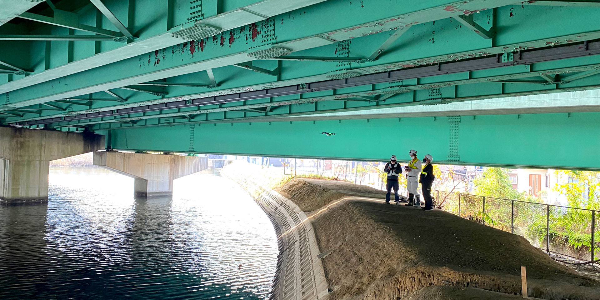単純PCプレテンT桁橋2連、単純鋼合成鈑桁橋3連におけるドローン点検事例（全方向衝突回避センサーを有する小型ドローン技術）