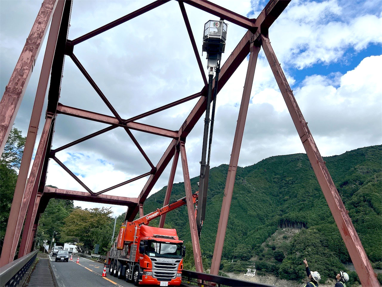 橋梁点検の現場風景